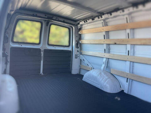 2023 Chevrolet Express 2500