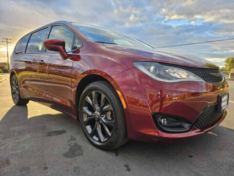 2020 Chrysler Pacifica Touring