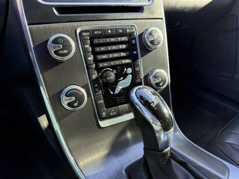 2015 Volvo V60 Cross Country T5