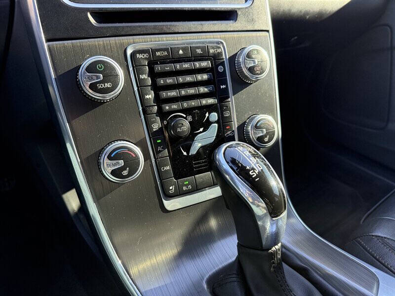 2015 Volvo V60 Cross Country T5