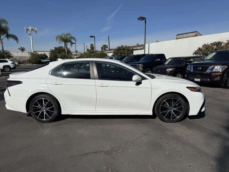 2022 Toyota Camry SE