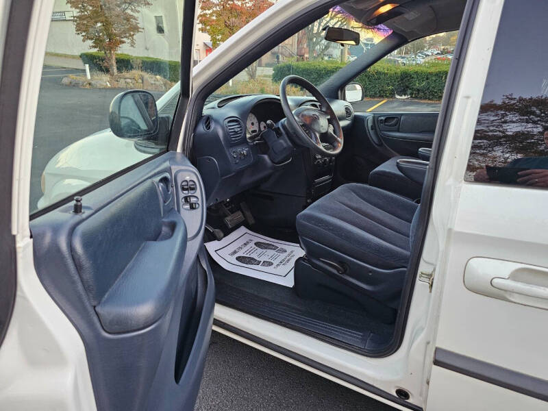 2002 Dodge Grand Caravan Sport photo 17