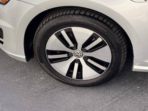 2016 Volkswagen e-Golf SE