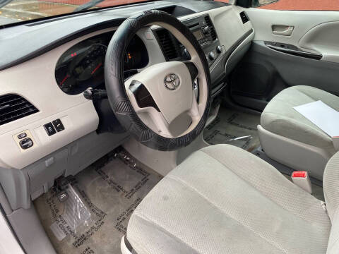 2012 Toyota Sienna Base 7-Passenger