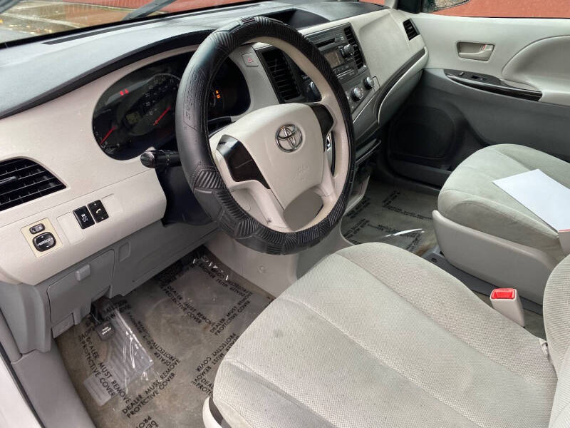 2012 Toyota Sienna Base 7-Passenger