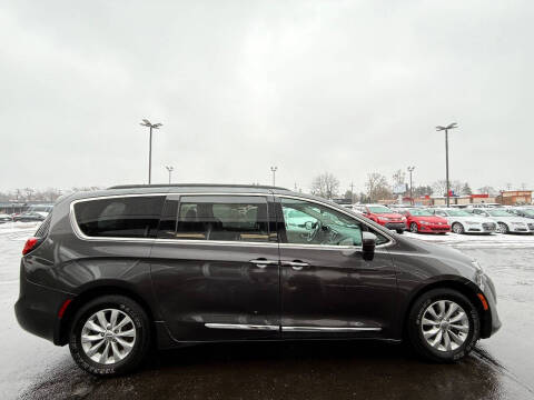 2017 Chrysler Pacifica Touring-L