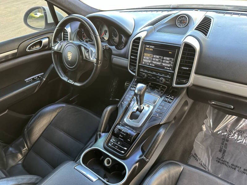 2013 Porsche Cayenne GTS