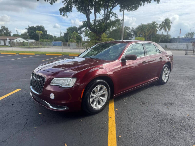 2019 Chrysler 300 Touring's photo