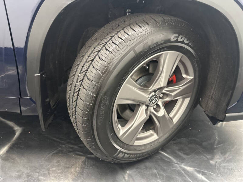 2020 Toyota Highlander LE