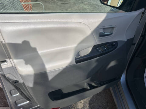 2018 Toyota Sienna LE 8-Passenger