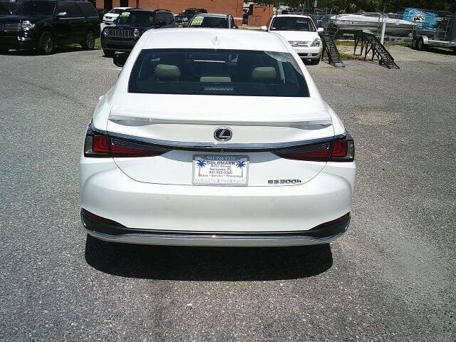 2021 Lexus ES 300h