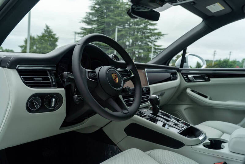 2025 Porsche Macan S