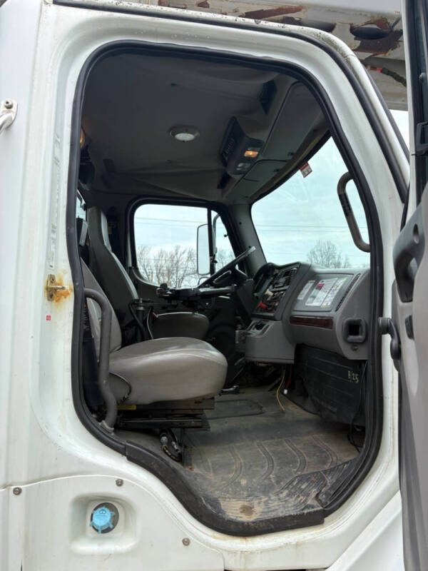 2007 Freightliner M2 106