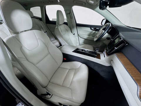 2021 Volvo XC60 T6 Momentum