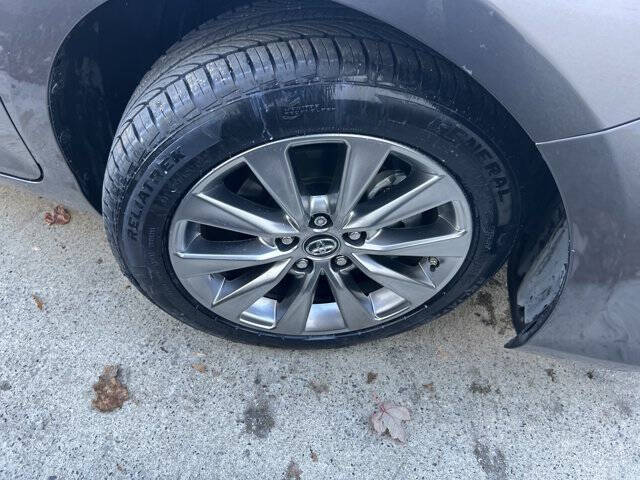 2017 Toyota Camry Hybrid