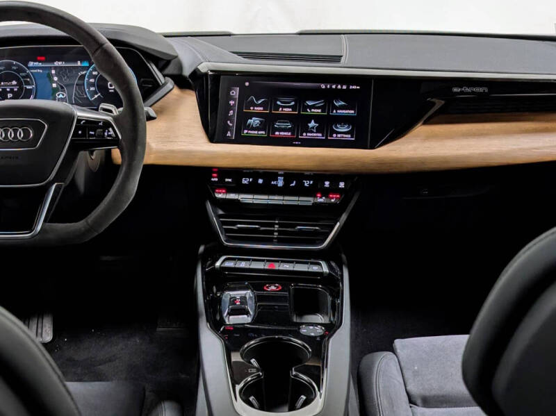 2023 Audi e-tron GT quattro Premium Plus