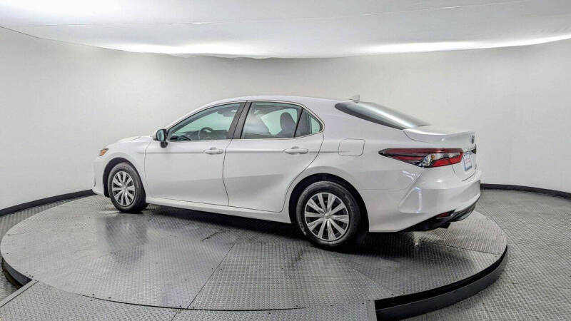 2024 Toyota Camry Hybrid LE