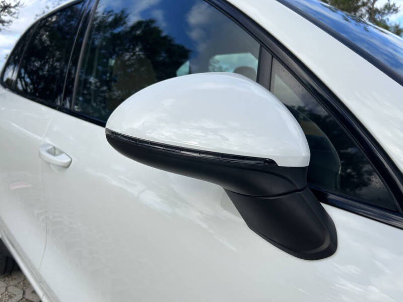 2017 Porsche Cayenne Platinum Edition