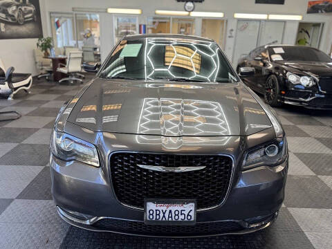 2018 Chrysler 300 S