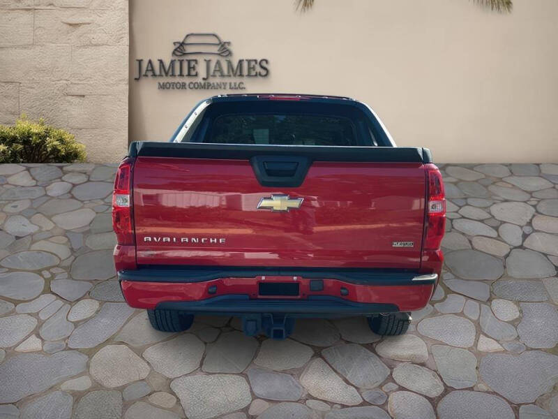 2011 Chevrolet Avalanche LS