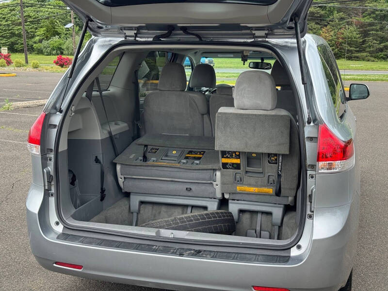 2014 Toyota Sienna LE 8-Passenger