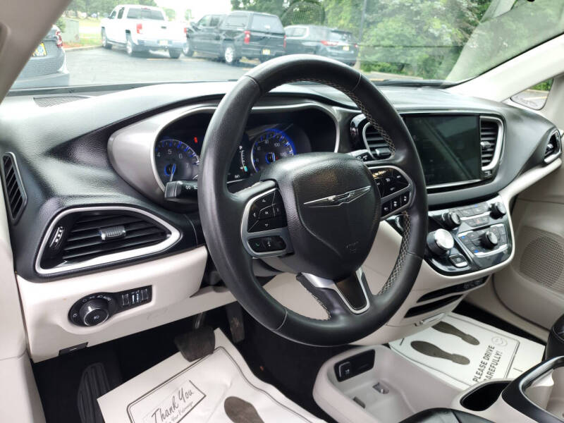 2023 Chrysler Pacifica Touring L