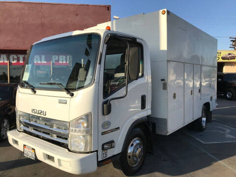 2009 Isuzu NPR-HD for sale at Sanmiguel Motors in South Gate CA