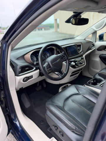 2017 Chrysler Pacifica Touring-L Plus