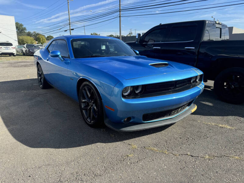 2019 Dodge Challenger R/T's photo