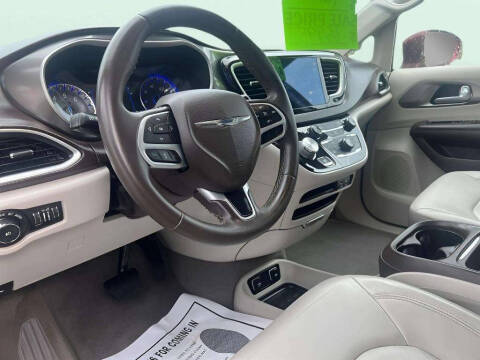 2017 Chrysler Pacifica Touring-L