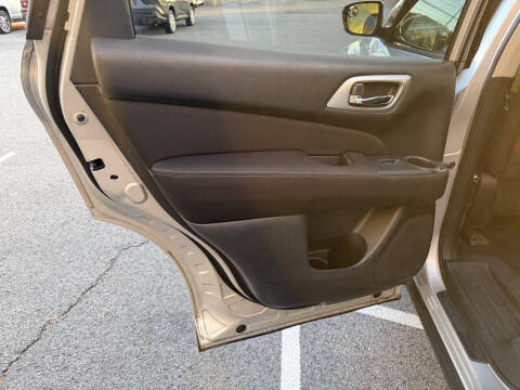 2017 Nissan Pathfinder SV