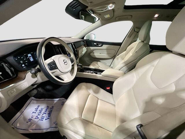 2021 Volvo XC60 T5 Momentum