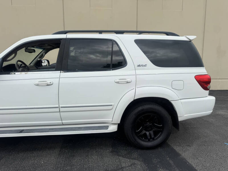 2005 Toyota Sequoia SR5