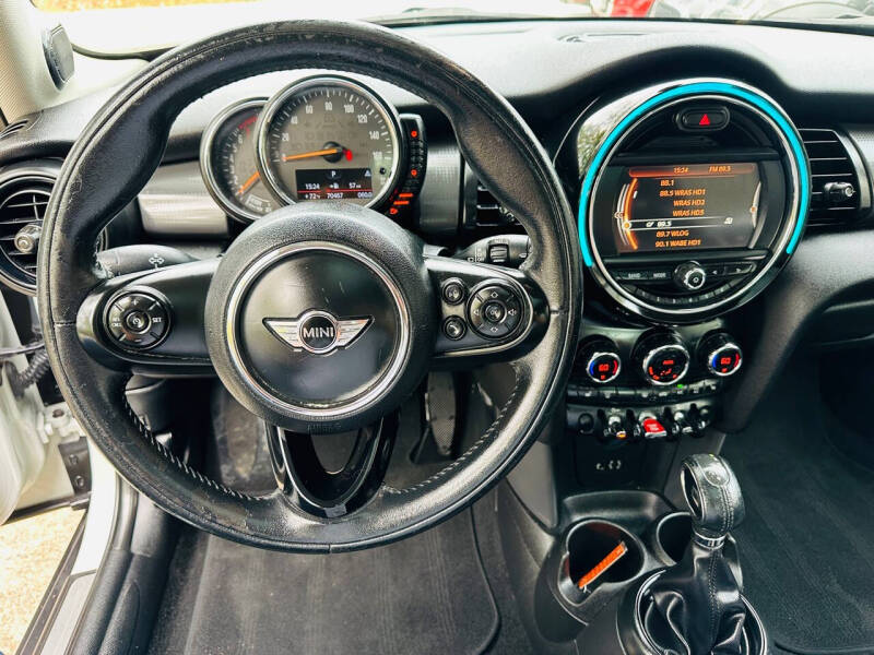 2017 MINI Cooper Base photo 29