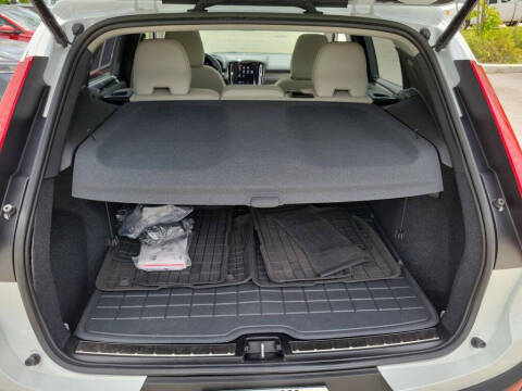 2023 Volvo XC40 B5 Plus Bright Theme