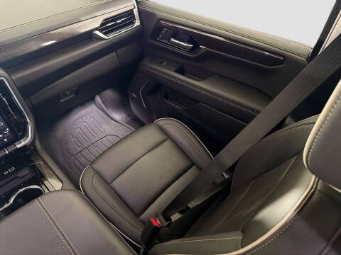 2025 GMC Yukon Elevation