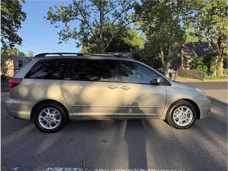 2004 Toyota Sienna
