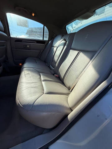 2005 Lincoln Town Car Signature Limited