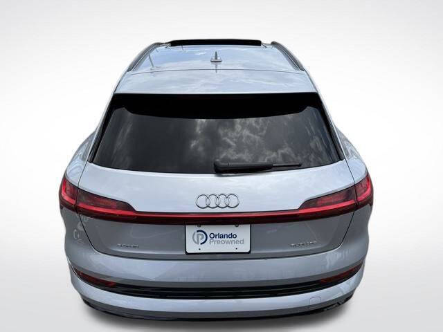 2022 Audi e-tron quattro Premium