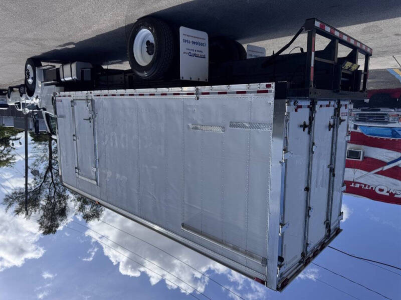 2018 Freightliner M2 106