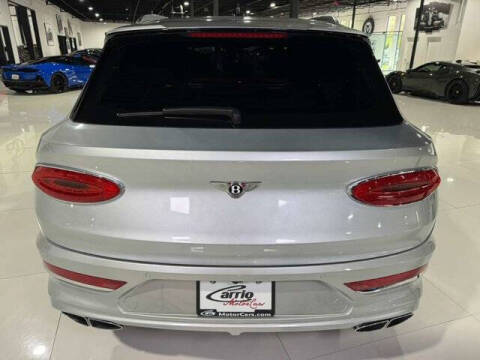 2023 Bentley Bentayga EWB V8