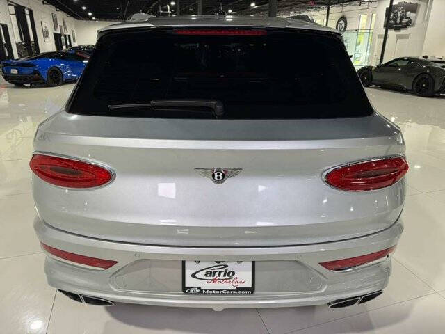 2023 Bentley Bentayga EWB V8