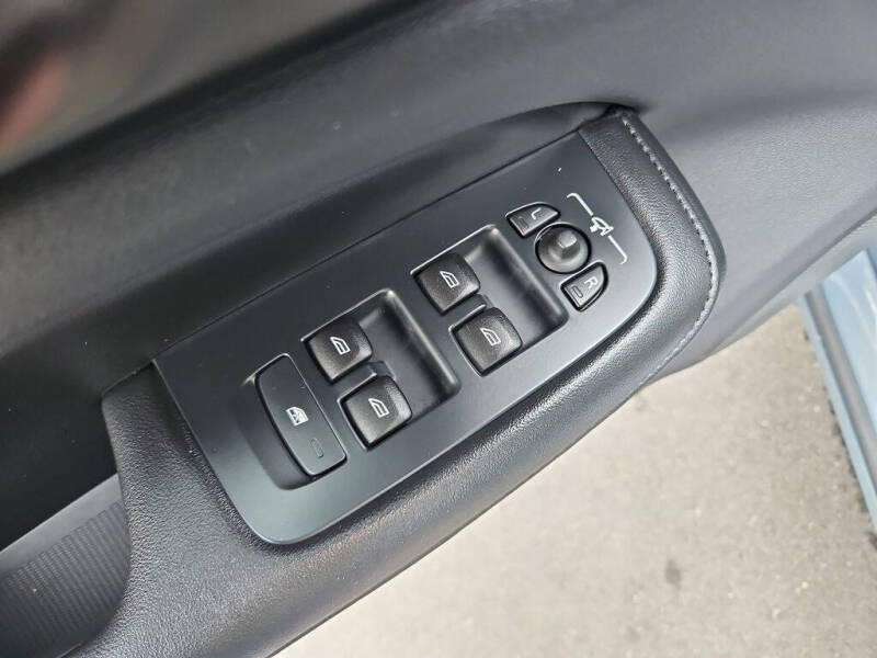 2024 Volvo S60 B5 Core Dark Theme