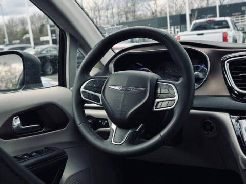 2024 Chrysler Voyager LX