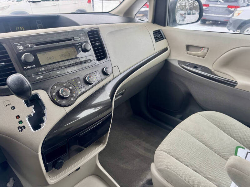 2013 Toyota Sienna L 7-Passenger