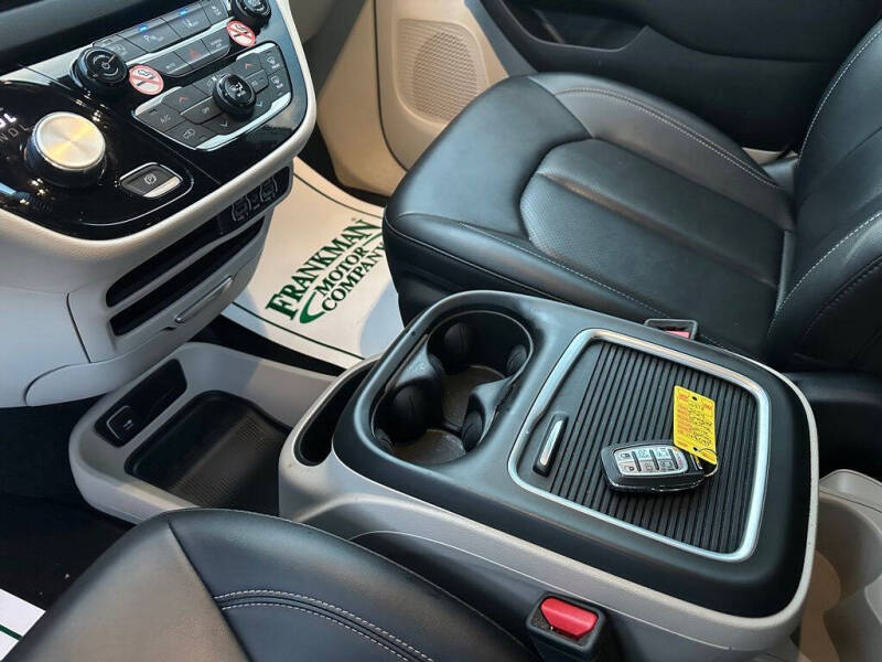 2024 Chrysler Pacifica Touring L