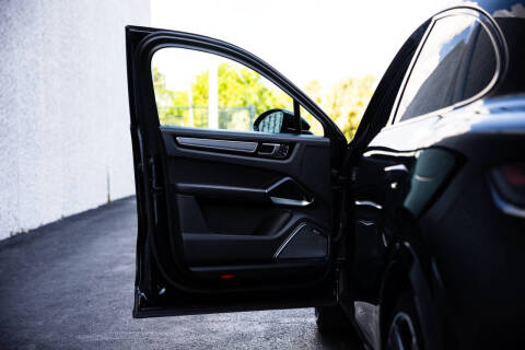 2022 Porsche Cayenne Turbo S E-Hybrid Coupe