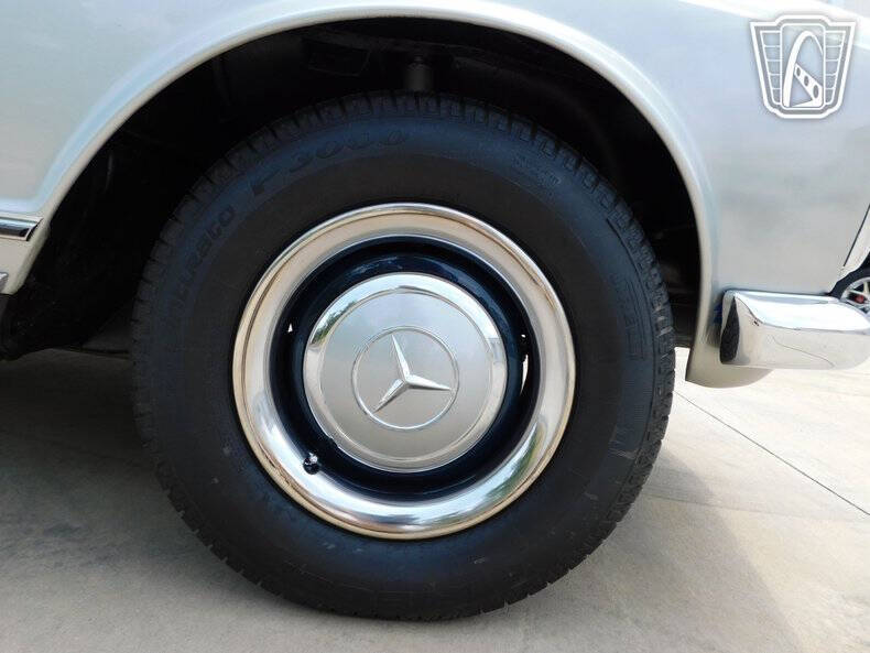 1965 Mercedes-Benz SL-Class