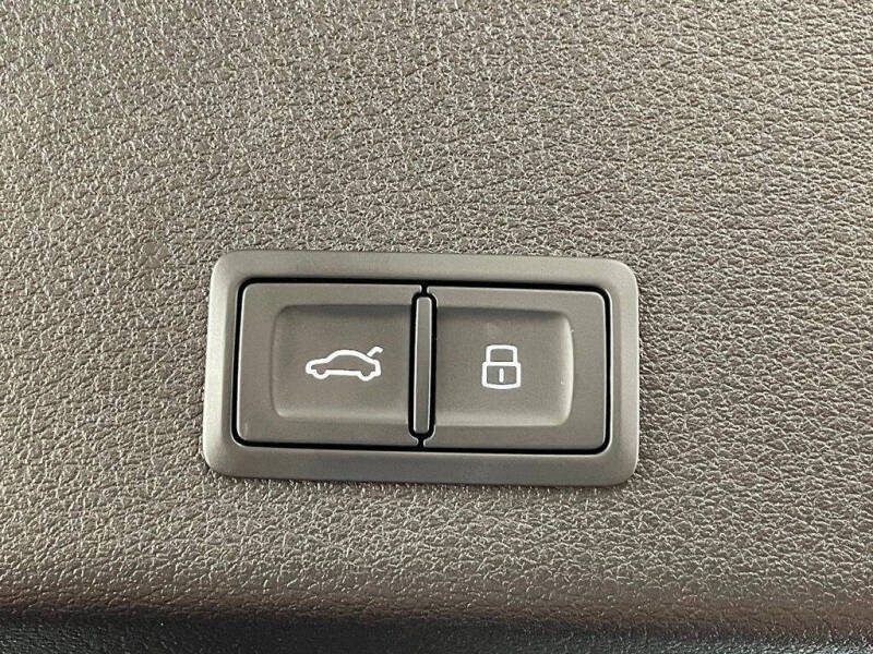 2019 Audi e-tron quattro Premium Plus