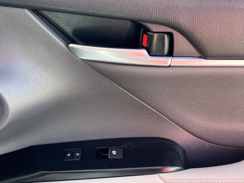 2019 Toyota Camry Hybrid XLE